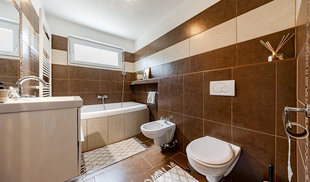 Prodej domu 206 m² s pozemkem 637 m², Staré Město – náhled fotky 24