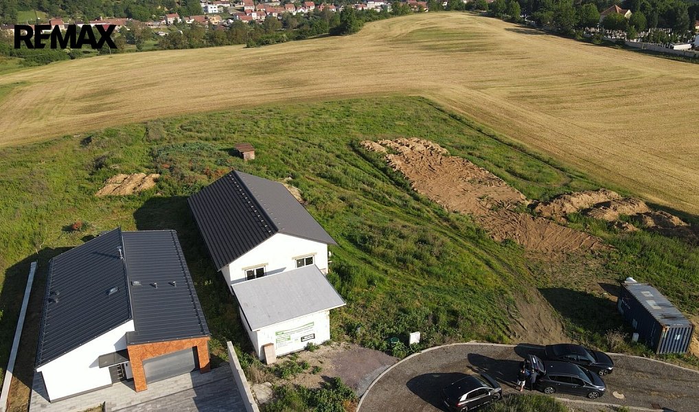 Prodej stavebního pozemku 1 006 m², Oslavany – náhled fotky 2