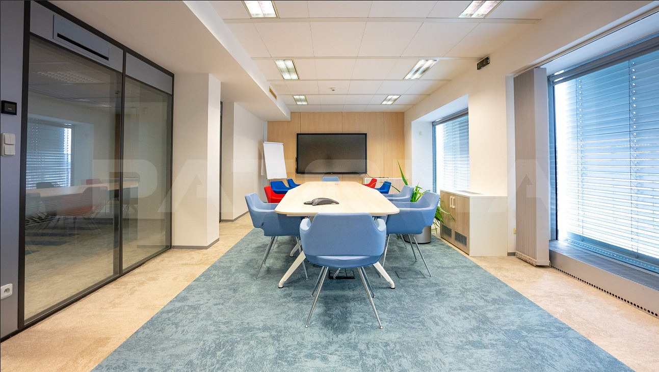 Pronájem kanceláře 526 m² – fotografie 4