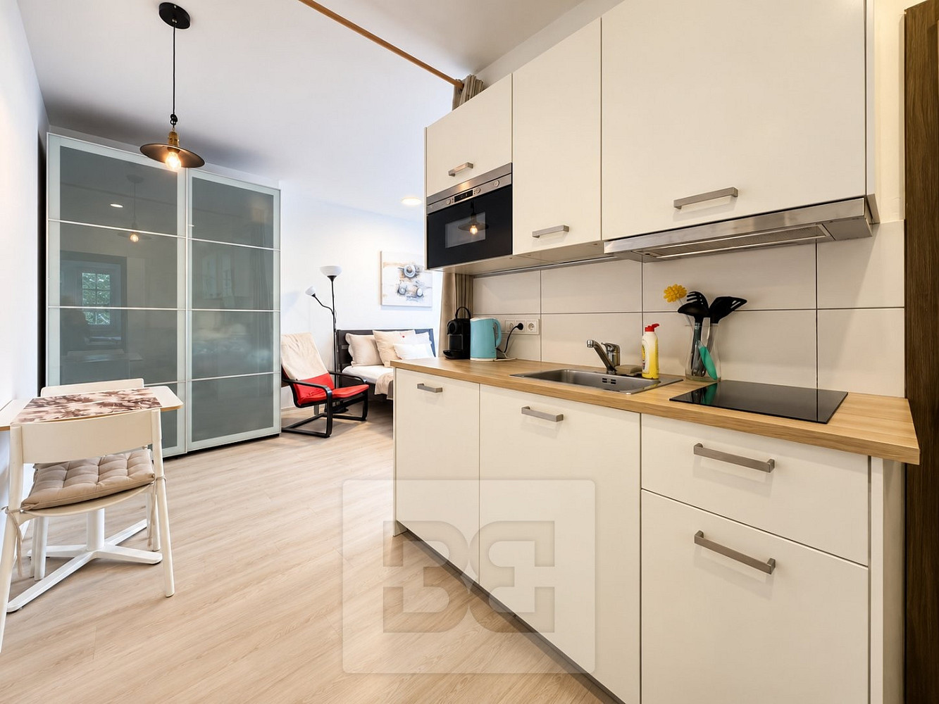 Pronájem bytu 1+kk 28 m²
