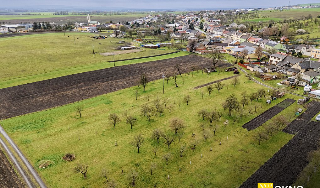 Prodej stavebního pozemku 2 118 m², Roštění – náhled fotky 3