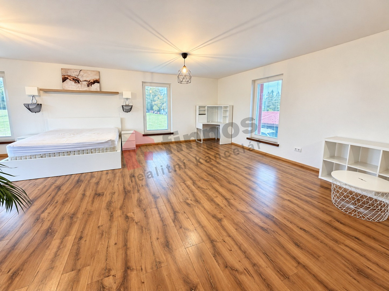 Pronájem bytu 2+kk 98 m² – fotografie 3