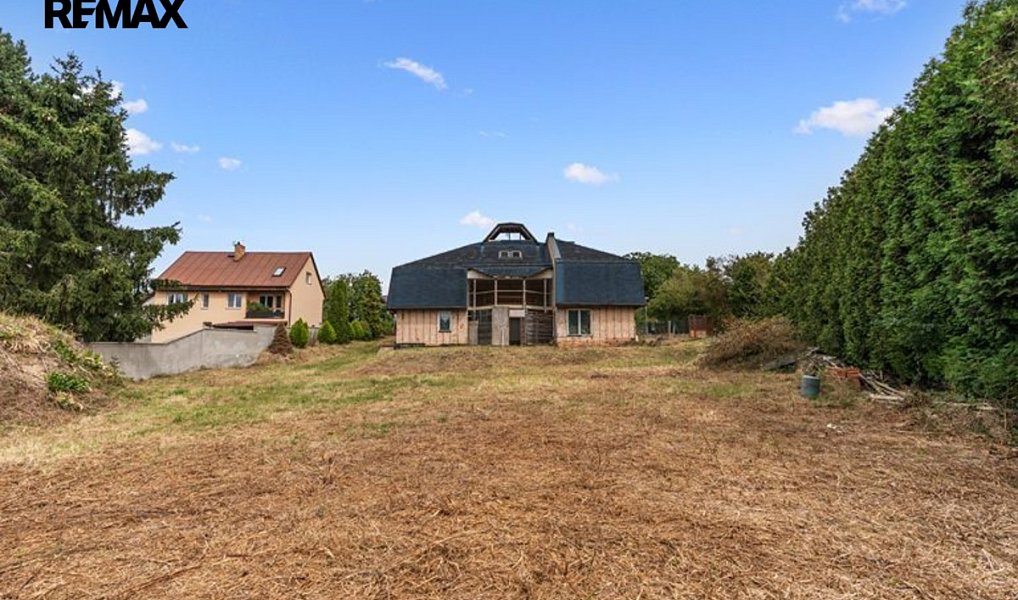 Prodej domu 897 m² s pozemkem 1 772 m², Jesenice – náhled fotky 2