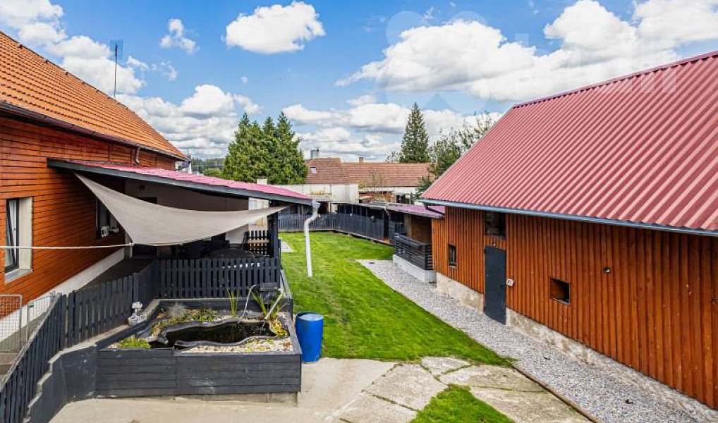 Prodej domu 240 m² s pozemkem 2 125 m², Bečice – náhled fotky 30