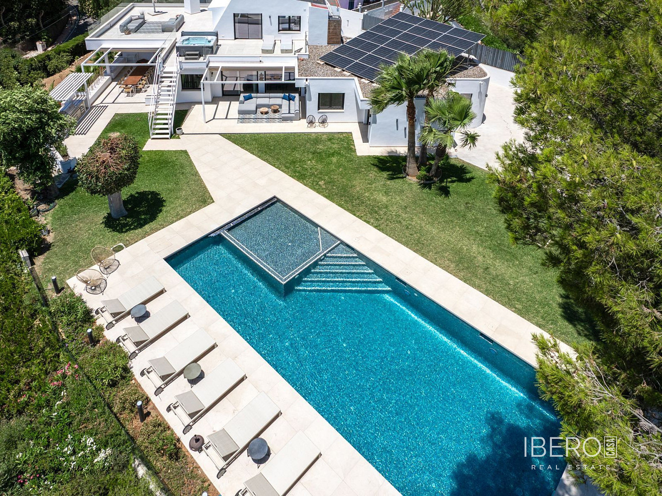 Prodej domu 500 m² s pozemkem 2 000 m²