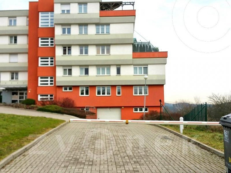 Pronájem garážového stání zlín - podlesí — photo 2