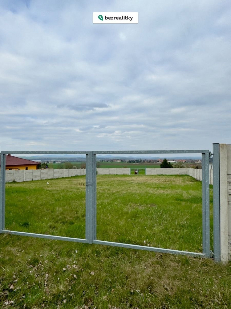 Prodej stavebního pozemku 758 m² — photo 2