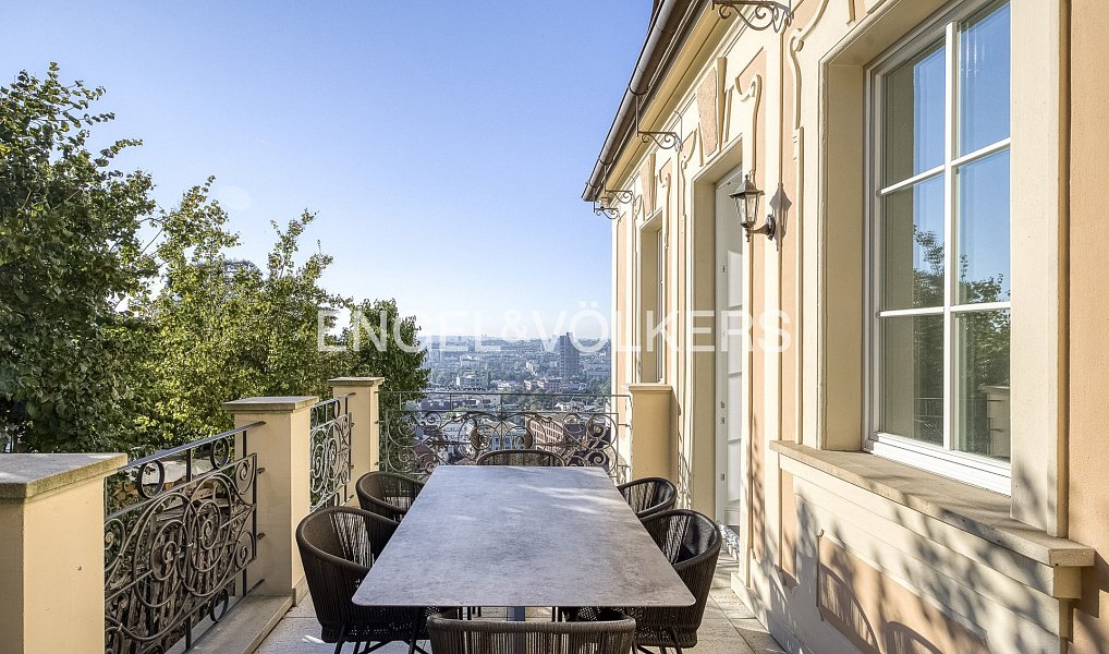 Prodej domu 345 m² s pozemkem 1 347 m², Praha – náhled fotky 3