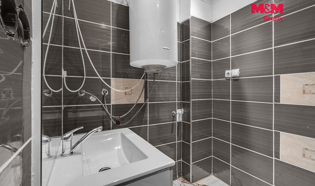 Prodej domu 220 m² s pozemkem 549 m², Luže – náhled fotky 11