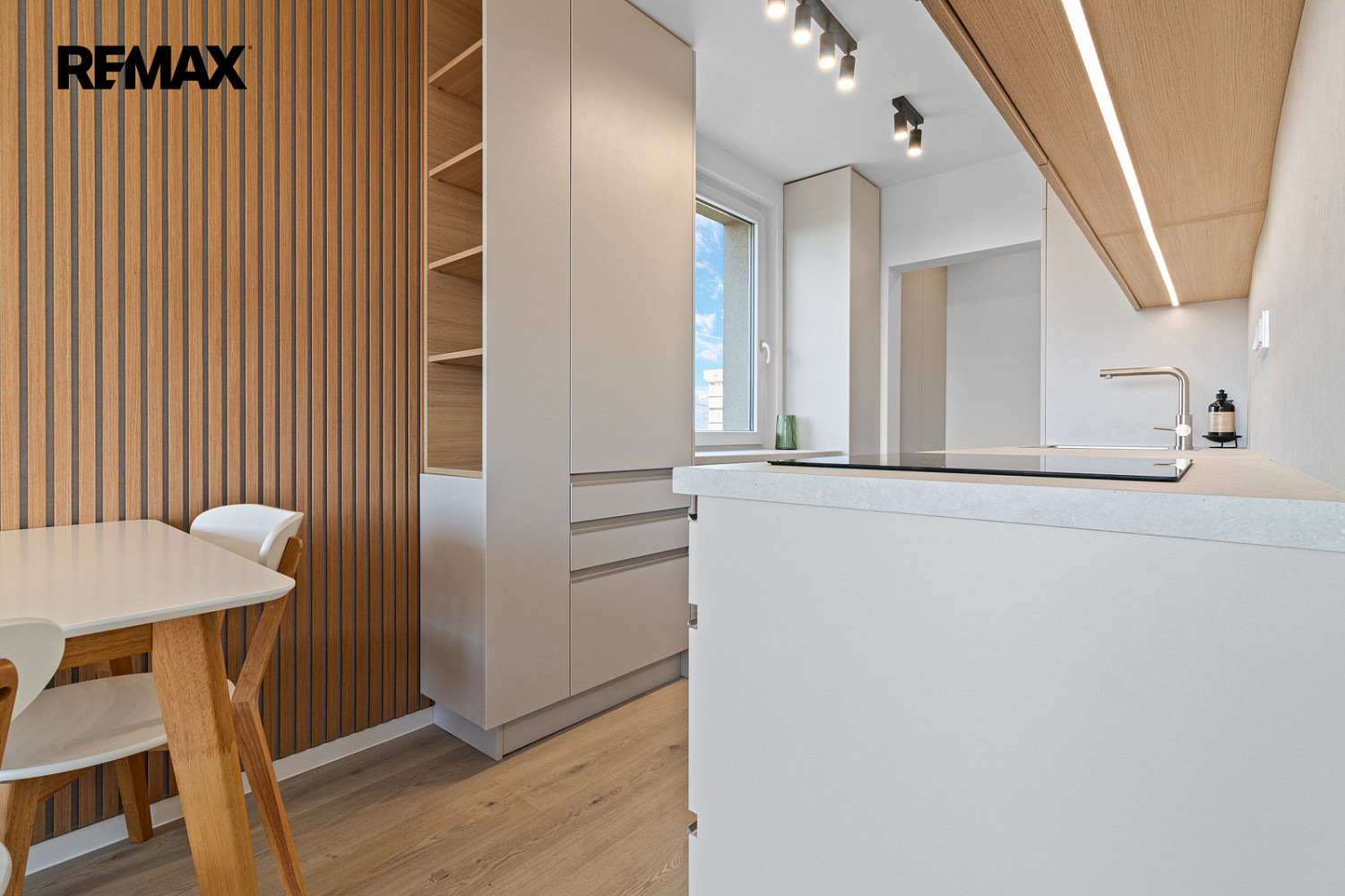 Pronájem bytu 3+kk 66 m² — photo 3