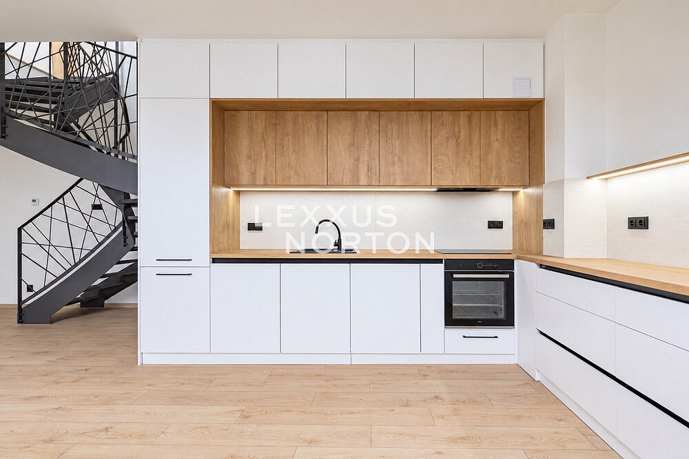 Pronájem bytu 4+kk 108 m²