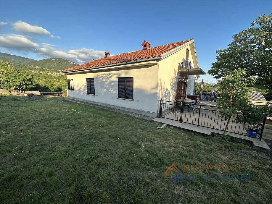 Prodej domu 200 m² s pozemkem 800 m² – pohled 3