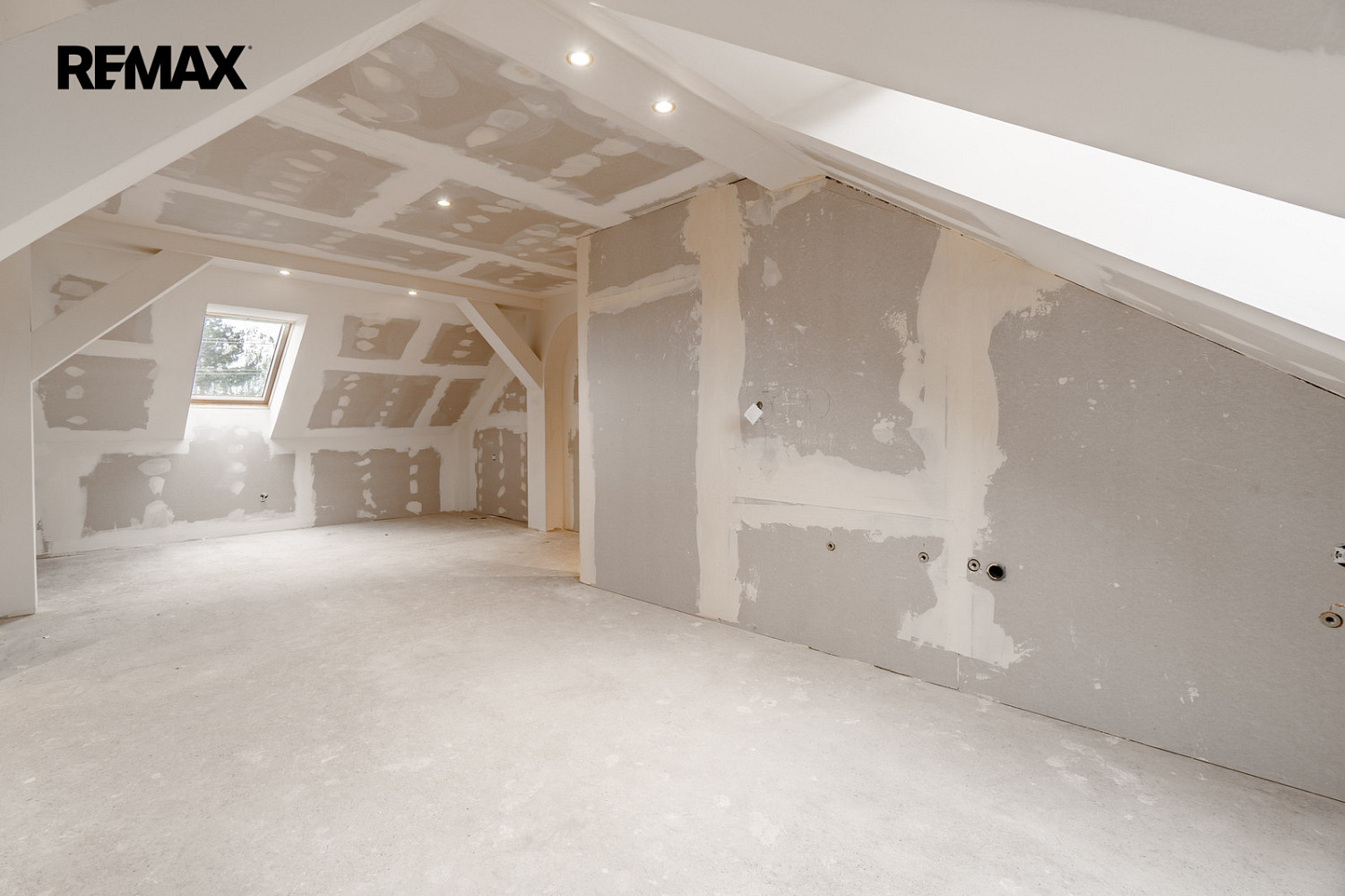 Prodej domu 323 m² s pozemkem 1 117 m² – další