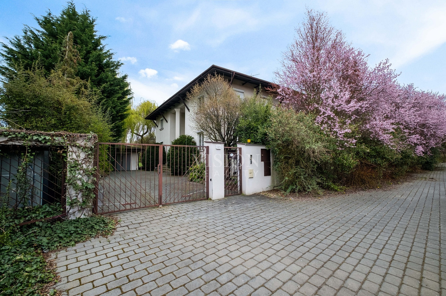 Prodej domu 227 m² s pozemkem 2 295 m² – fotografie 2