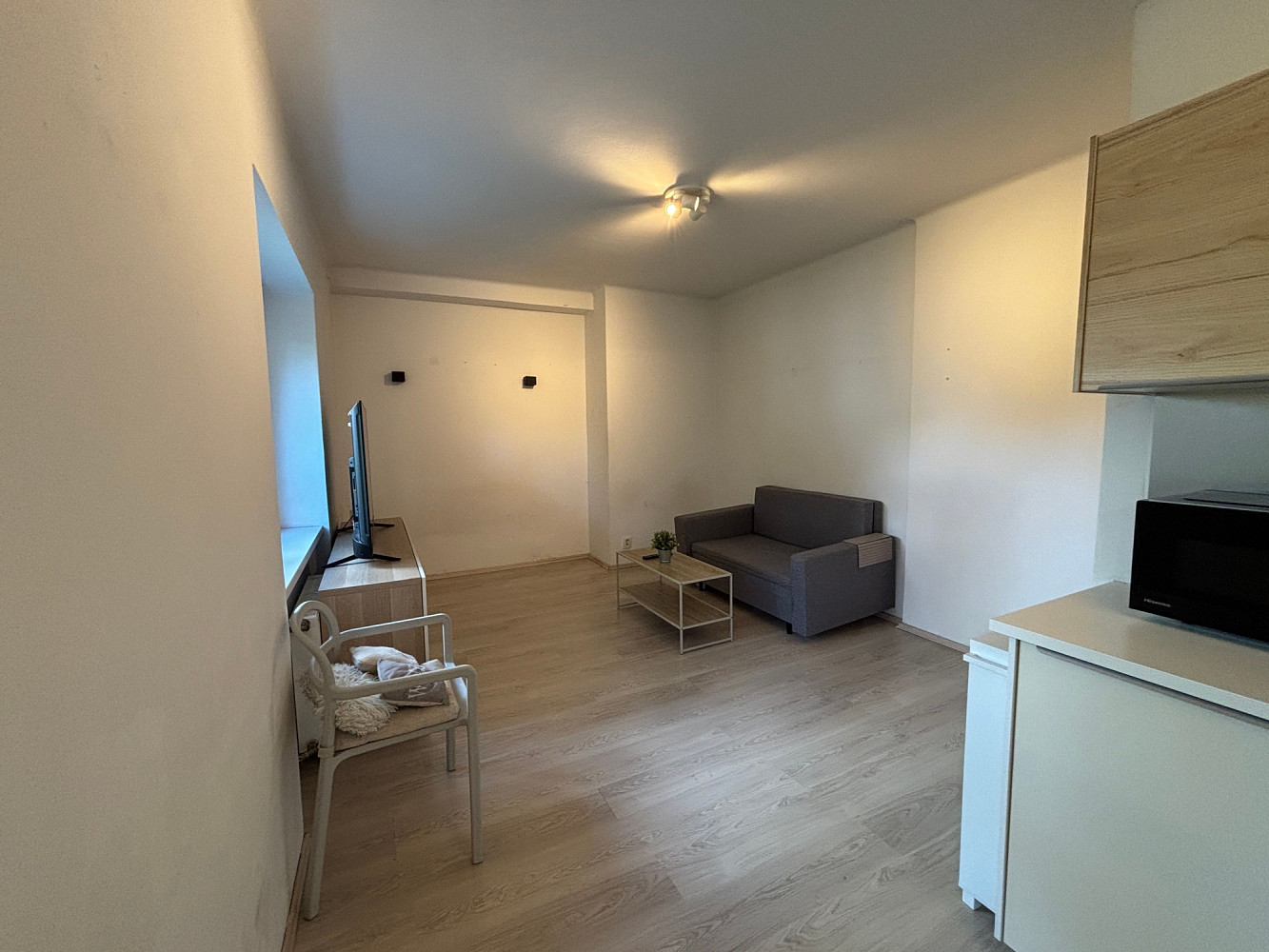 Pronájem bytu 1+kk 30 m² – fotografie 3