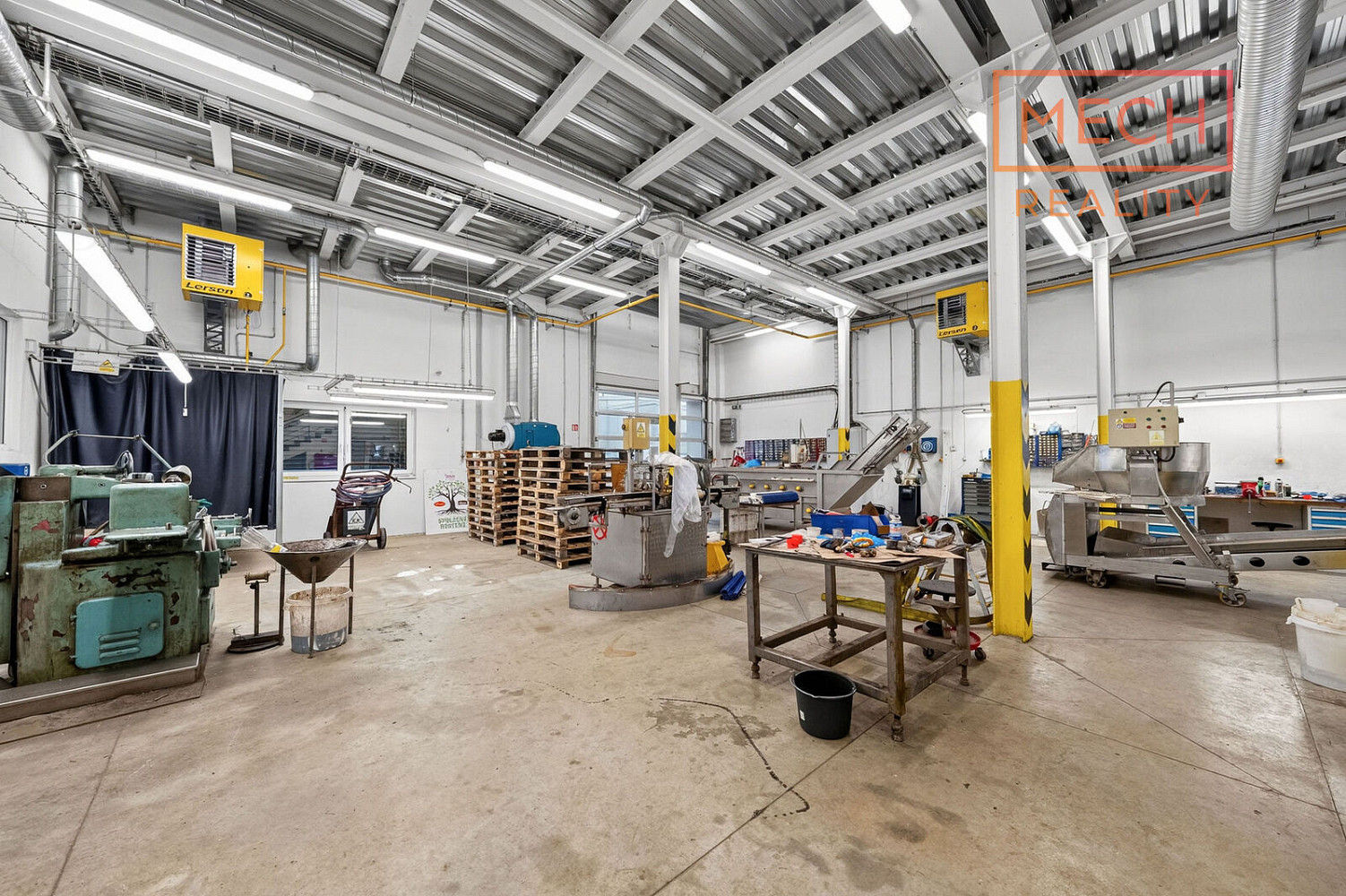 Prodej komerčního objektu (jiného typu) 1 052 m² – fotografie 2