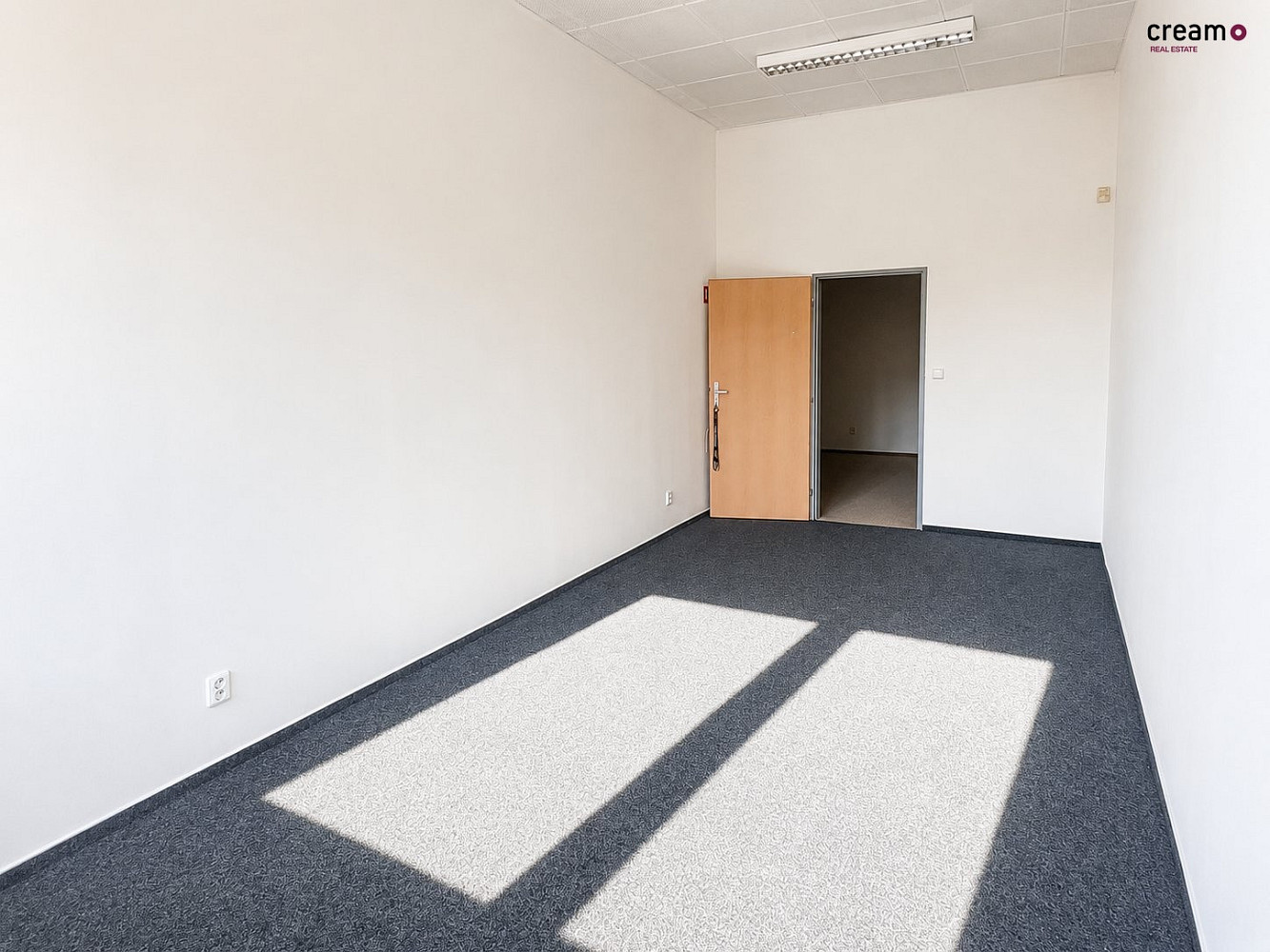 Pronájem kanceláře 21 m² – fotografie 2