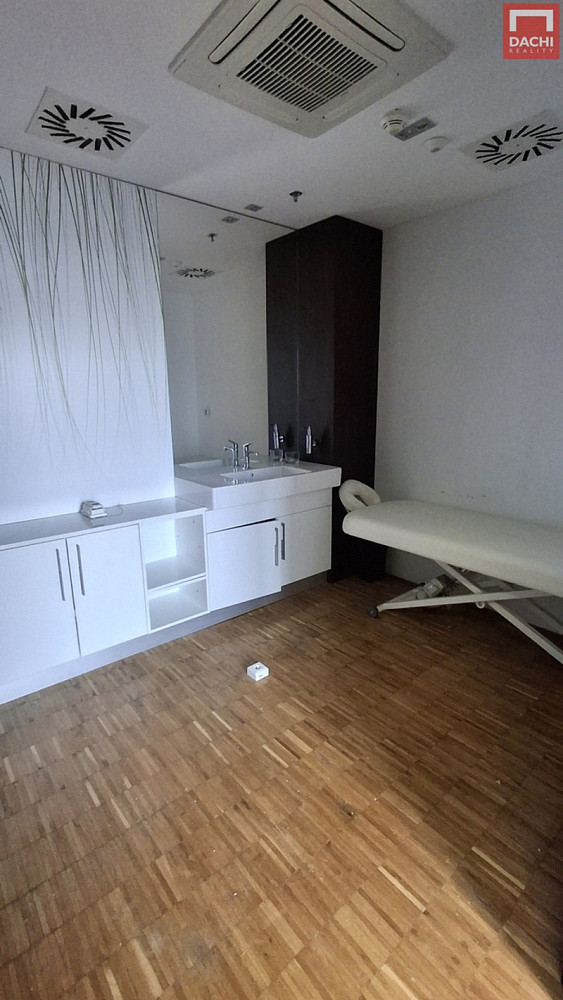 Pronájem komerčního objektu (jiného typu) 200 m² – fotografie 4