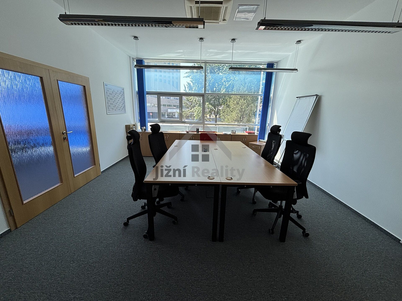 Pronájem kanceláře 250 m² – fotografie 3