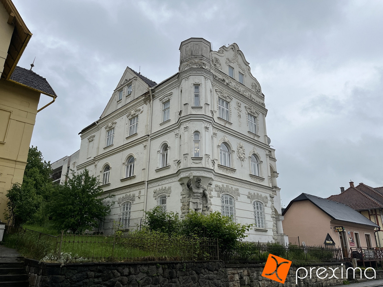 Prodej domu 750 m² s pozemkem 984 m²