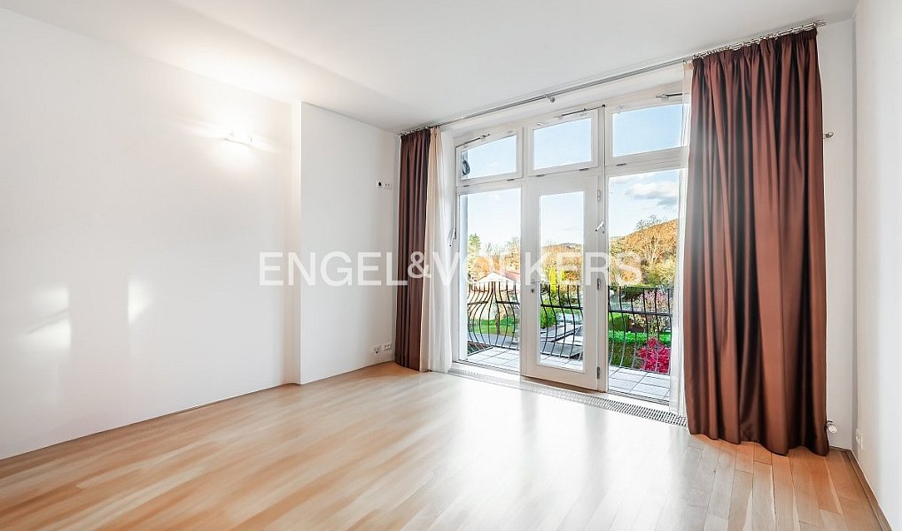 Prodej domu 581 m² s pozemkem 2 105 m², Dobřichovice – náhled fotky 11