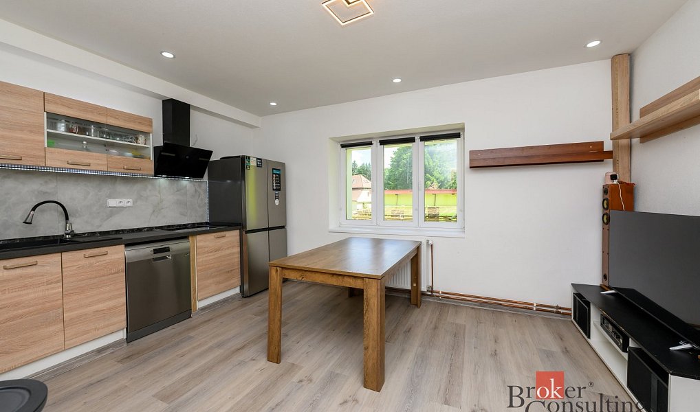 Prodej domu 132 m² s pozemkem 371 m², Žihle – náhled fotky 2
