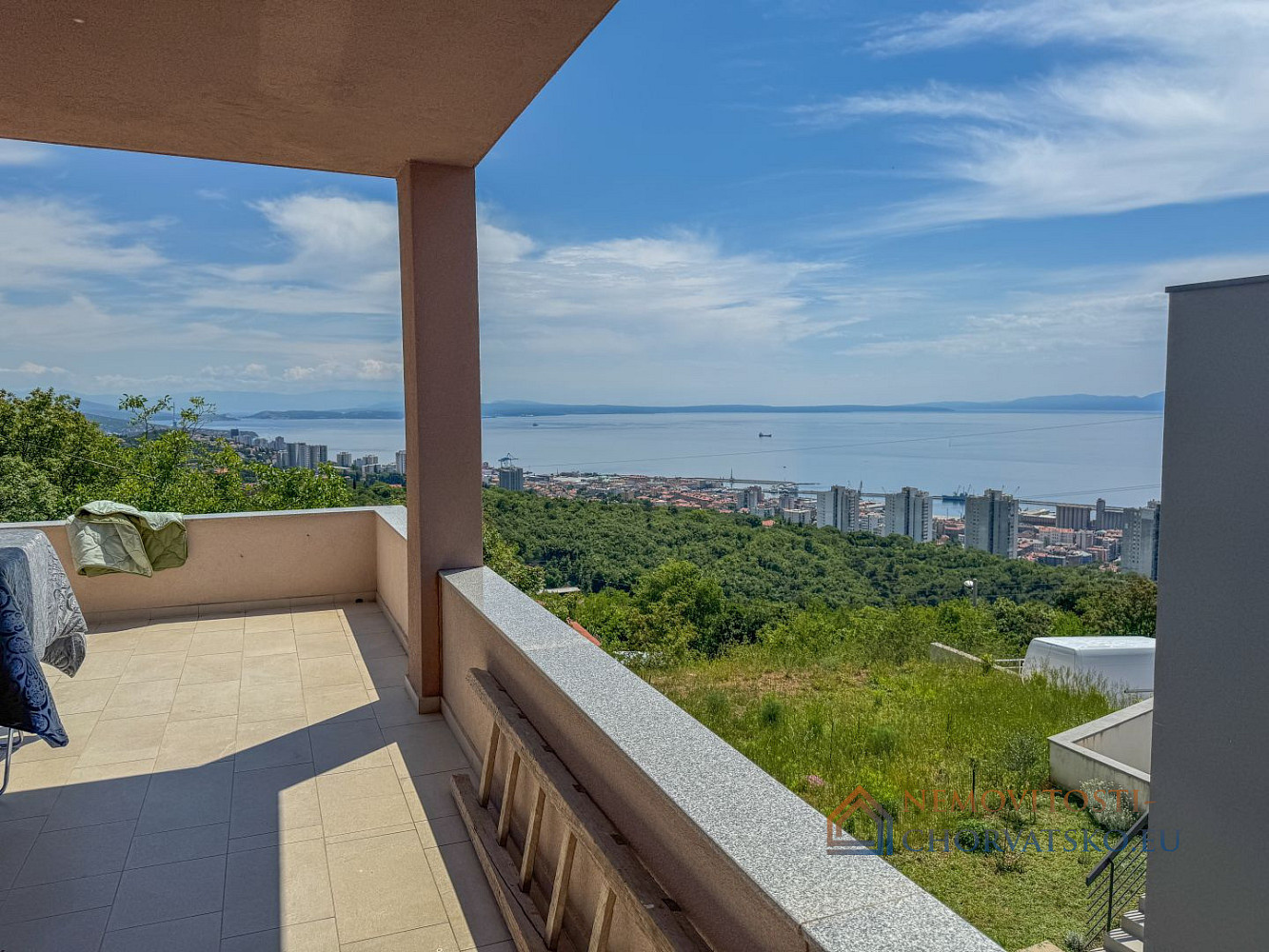 Prodej domu 199 m² s pozemkem 322 m² - Aanzicht 4