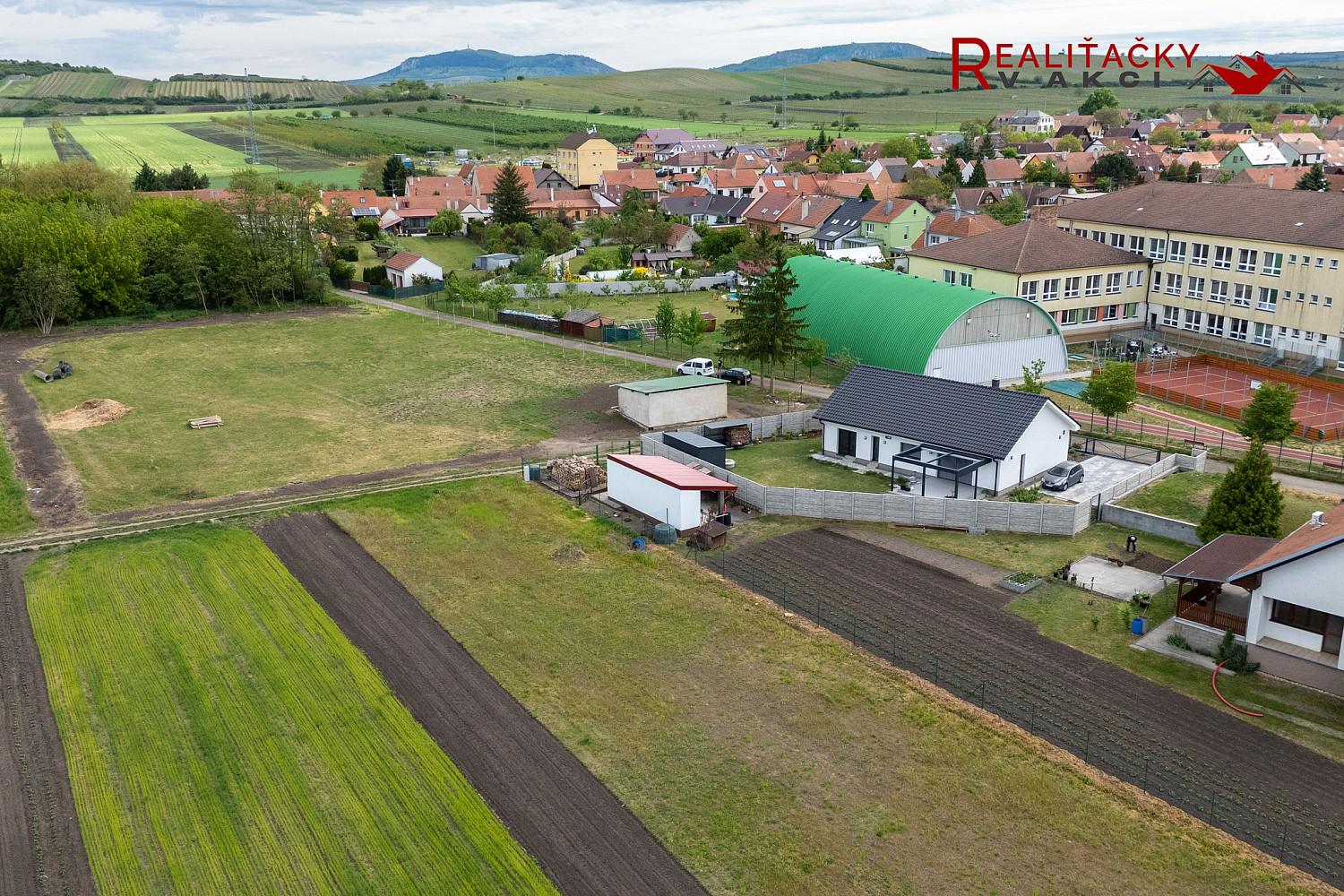 Prodej stavebního pozemku 756 m² – fotografie 3