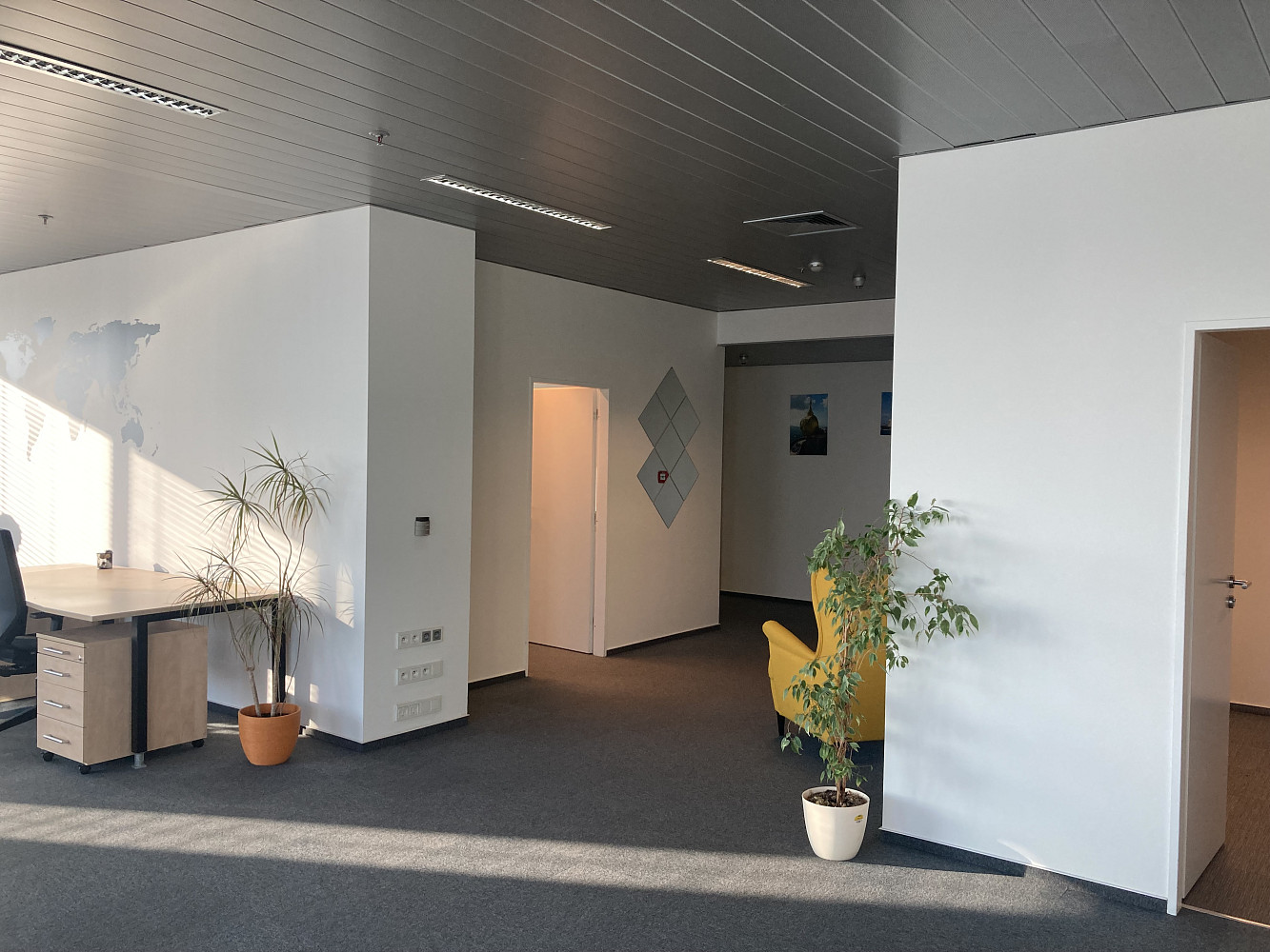 Pronájem kanceláře 188 m² — photo 2