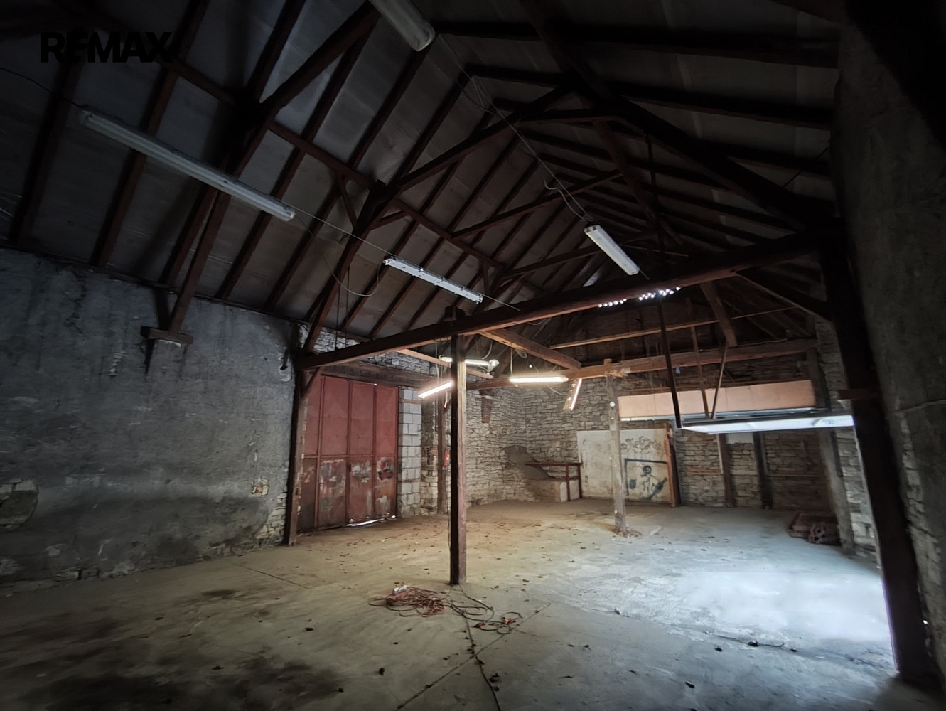 Pronájem obchodních prostor 150 m² – pohled 6