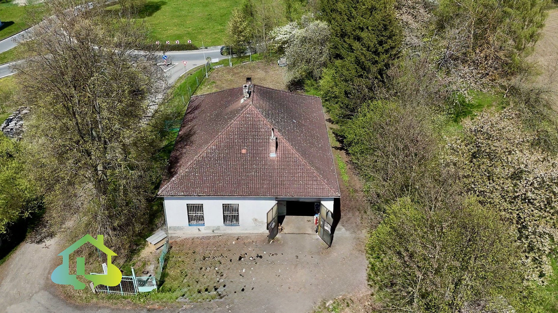 Prodej obchodních prostor 300 m² – fotografie 2