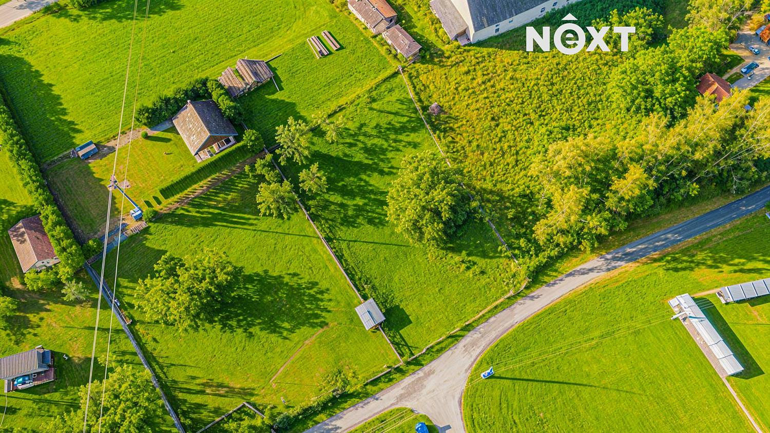 Prodej stavebního pozemku 902 m² – pohled 2