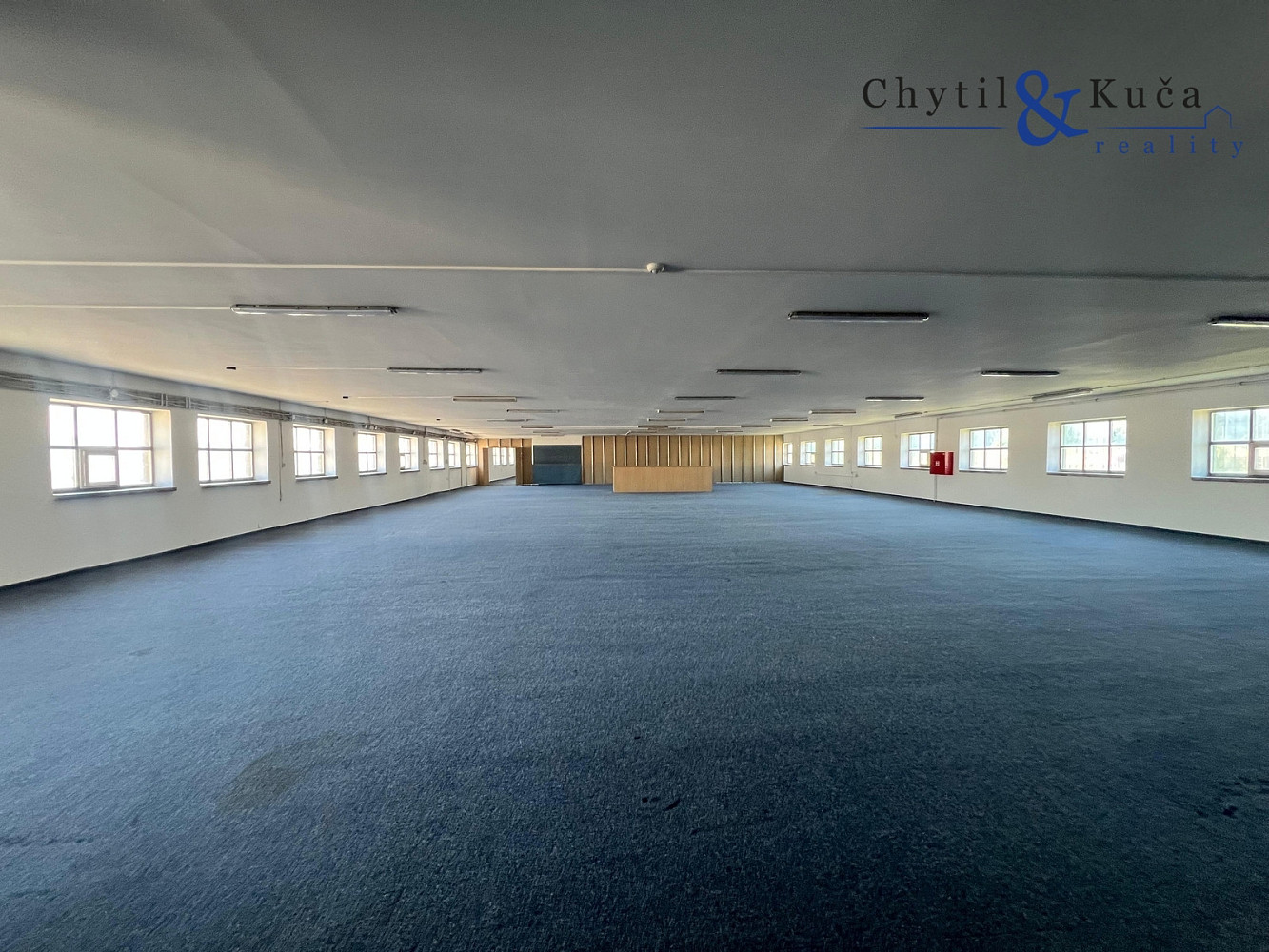 Pronájem skladovacích prostor 1 400 m² – fotografie 2