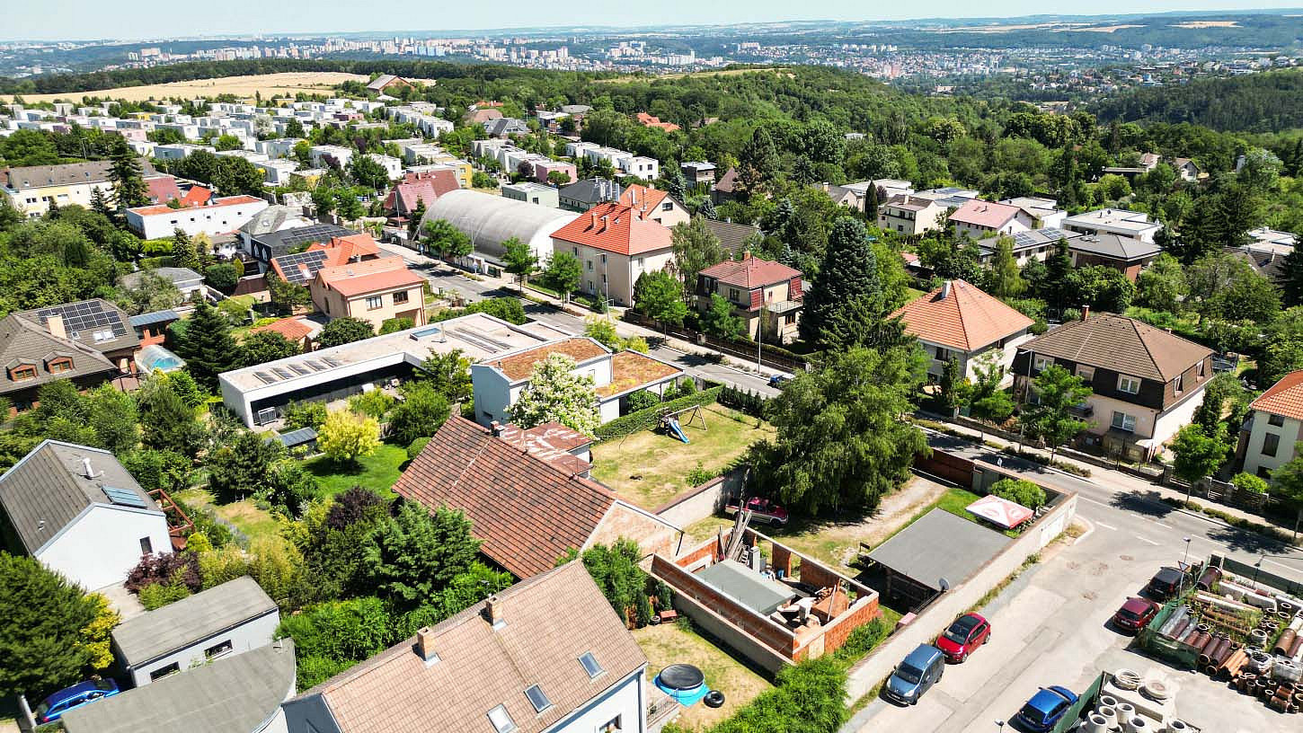Prodej stavebního pozemku 704 m² – pohled 3