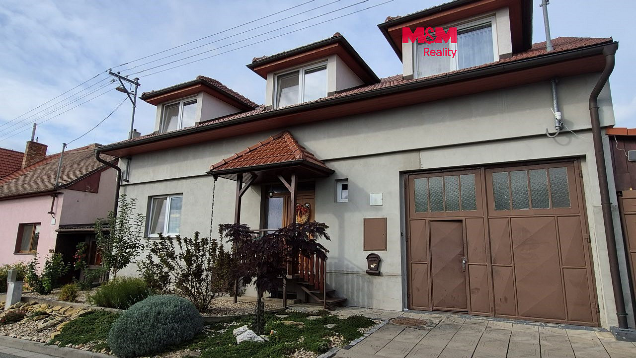 Prodej domu 235 m² s pozemkem 813 m²