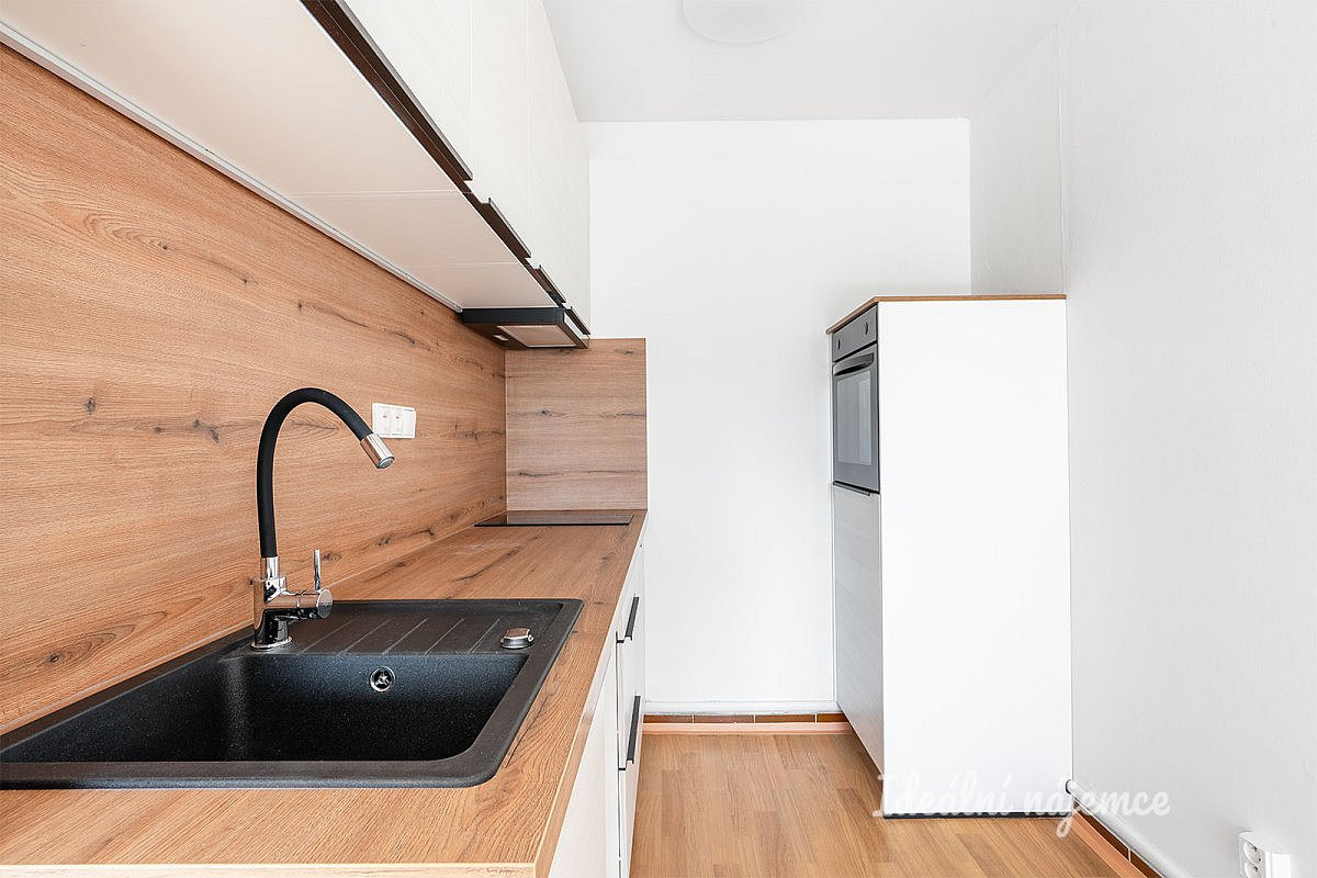 Pronájem bytu 2+kk 42 m² – fotografie 2