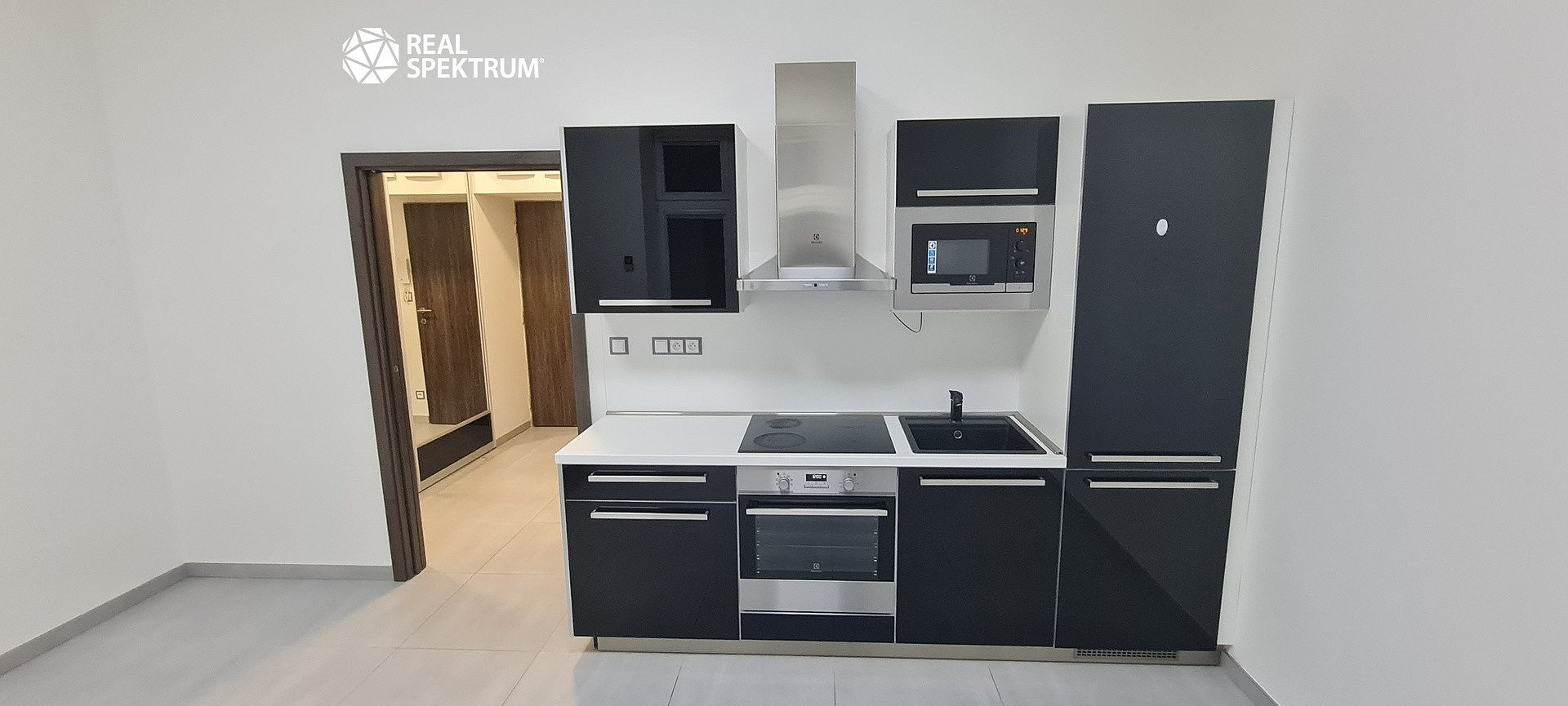 Pronájem bytu 1+kk 28 m² — photo 2