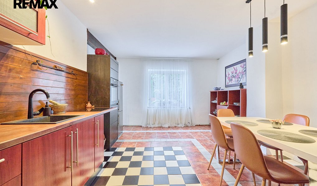 Prodej domu 168 m² s pozemkem 760 m², Hostivice – náhled fotky 2