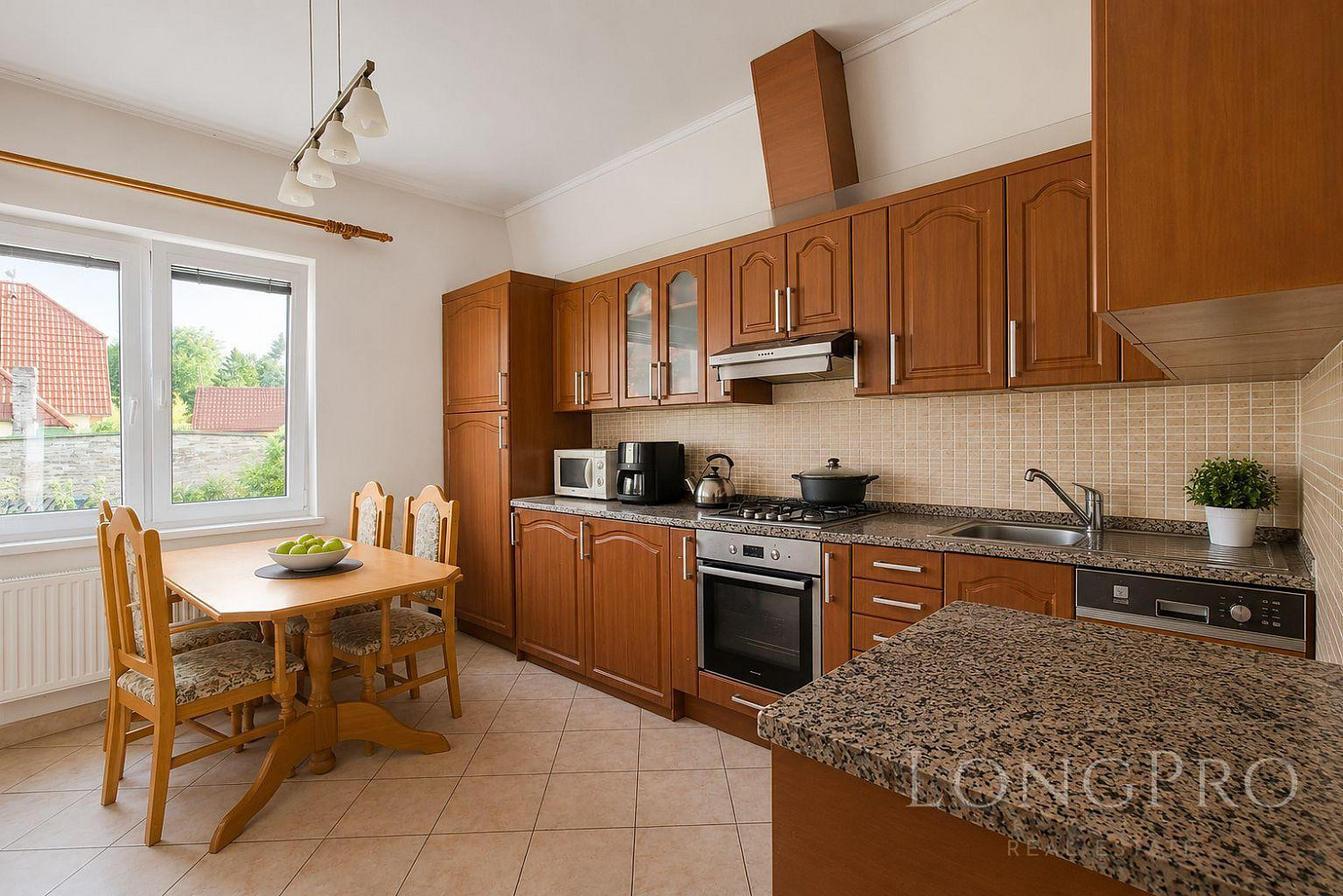 Prodej domu 99 m² s pozemkem 1 408 m² — photo 2