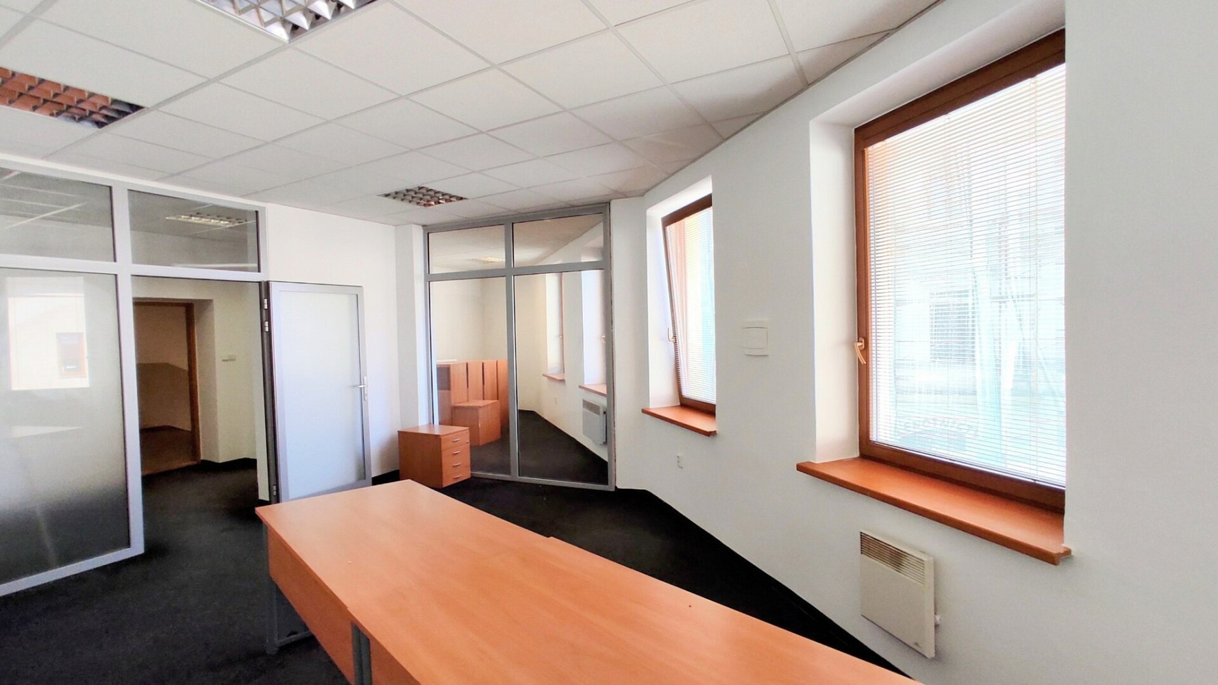 Pronájem kanceláře 58 m² — photo 3