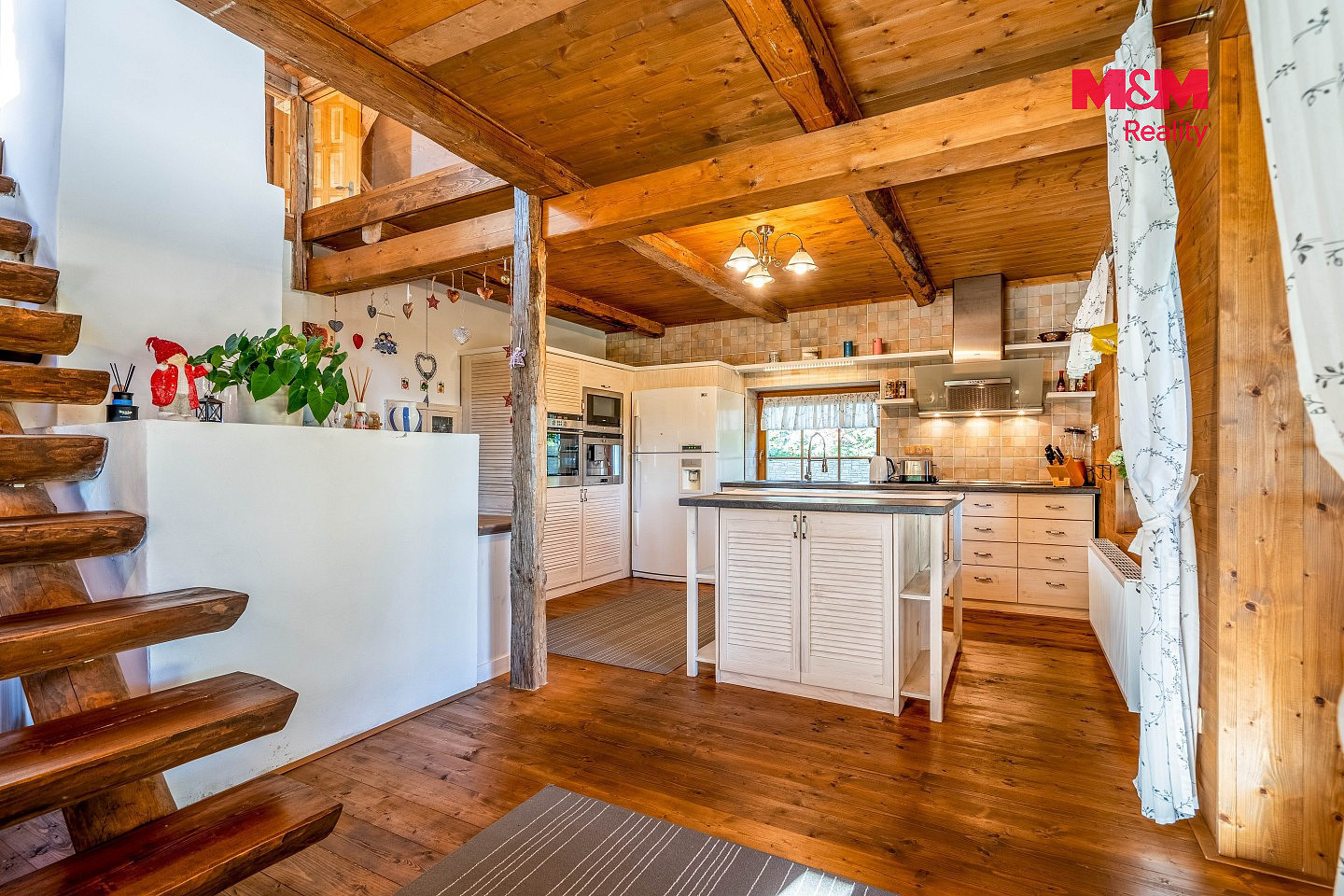 Prodej domu 279 m² s pozemkem 5 839 m² – fotografie 2