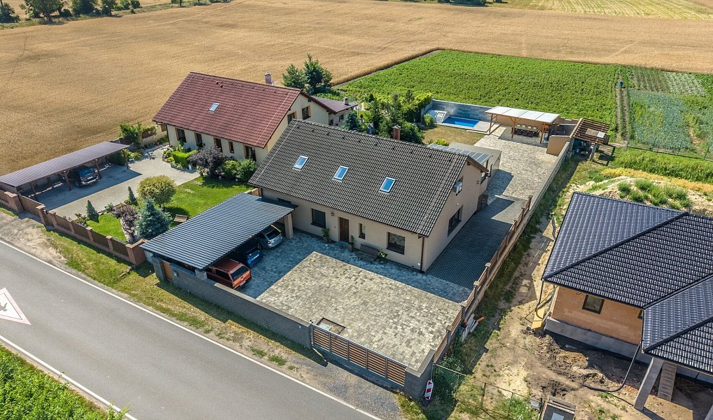 Prodej domu 174 m² s pozemkem 1 000 m², Velký Borek – fotka 1 z 30