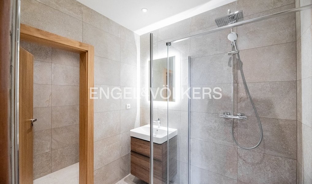 Pronájem domu 141 m² s pozemkem 301 m², Praha – náhled fotky 11