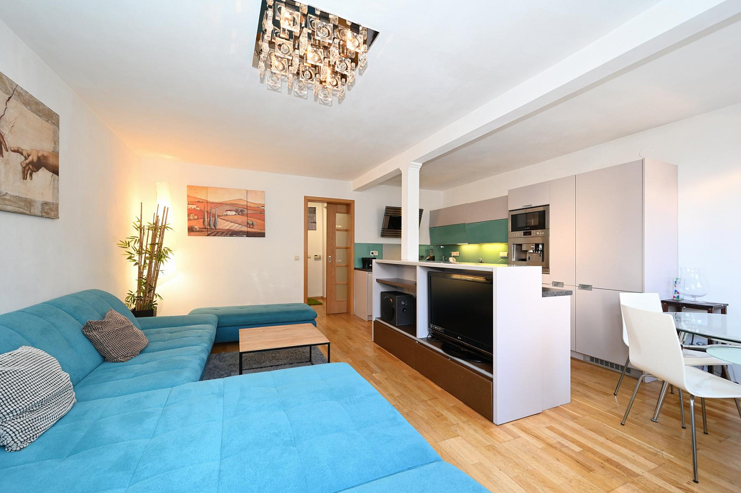Pronájem bytu 5+kk 186 m² — photo 2