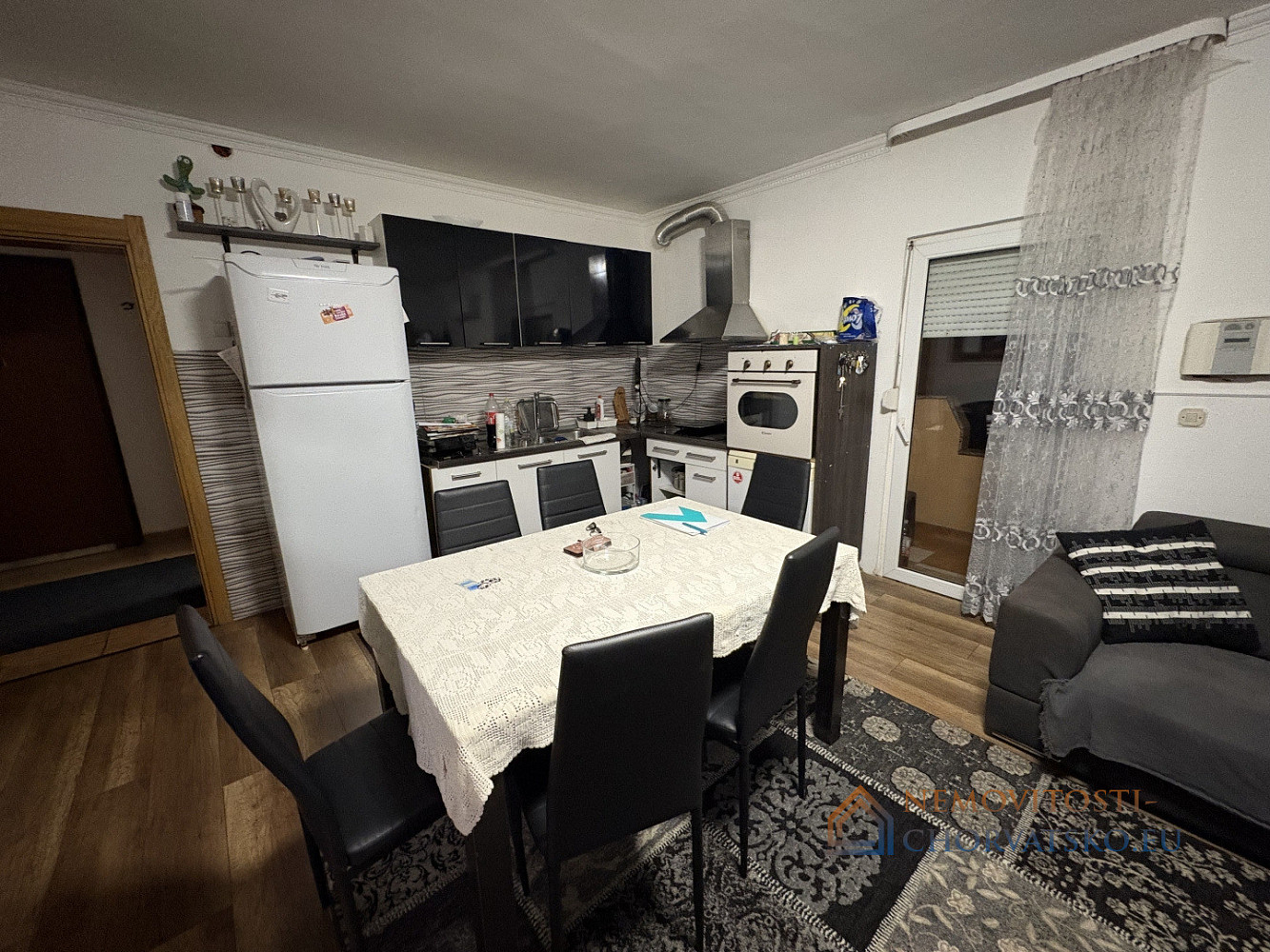 Prodej domu 380 m² s pozemkem 380 m² – pohled 2