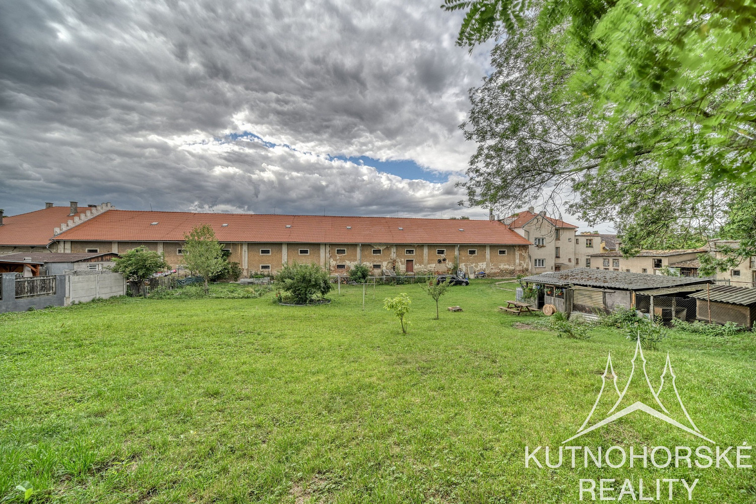 Prodej nájemního domu, činžáku 378 m²