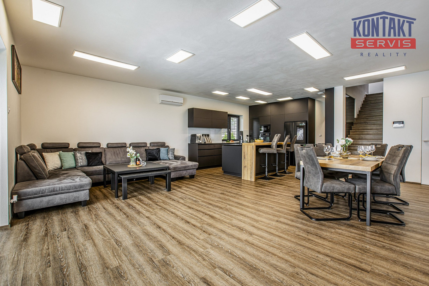 Prodej domu 236 m² s pozemkem 1 076 m² — photo 2