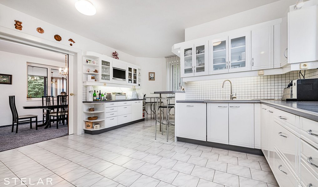 Prodej domu 512 m² s pozemkem 973 m², Jesenice – náhled fotky 6