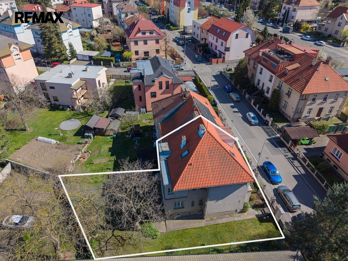 Prodej domu 210 m² s pozemkem 385 m² – fotografie 2