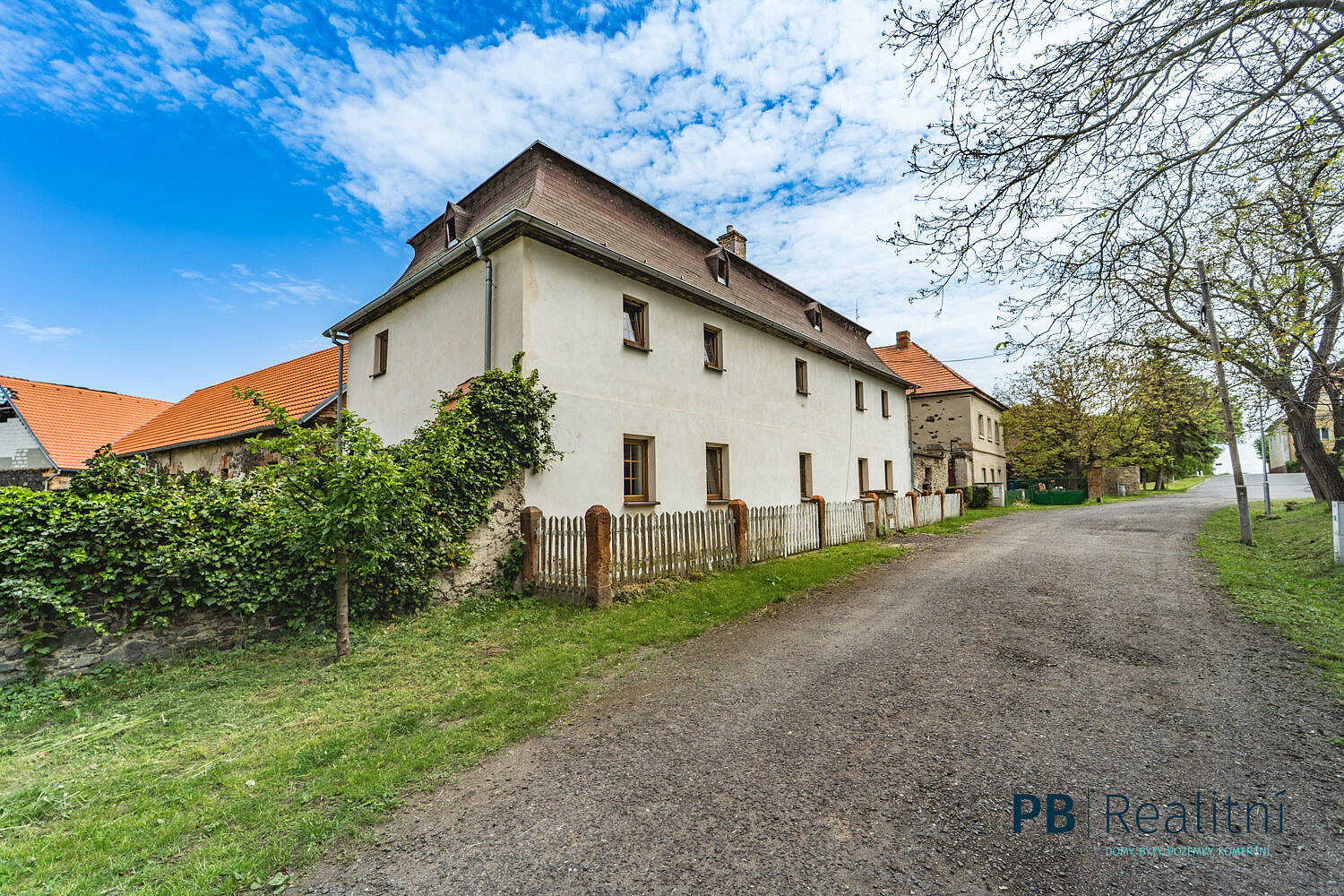 Prodej domu 300 m² s pozemkem 1 821 m² – fotografie 3